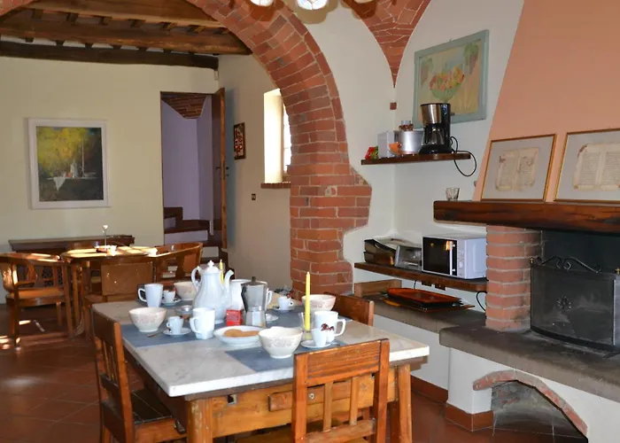 Le Rondini Vila La Croce