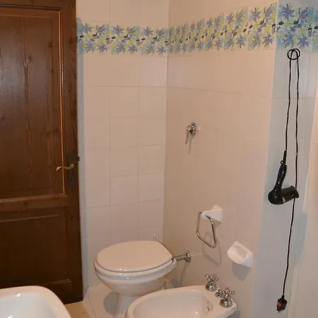 Le Rondini Con Giardino E Piscina Privata * La Croce