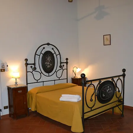 Le Rondini Con Giardino E Piscina Privata * La Croce