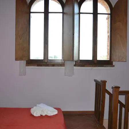 Le Rondini Con Giardino E Piscina Privata Villa