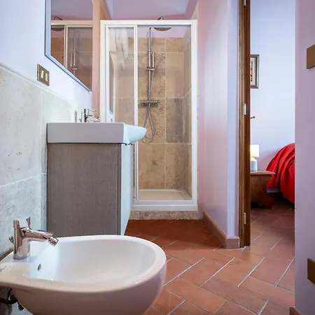 Le Rondini Con Giardino E Piscina Privata