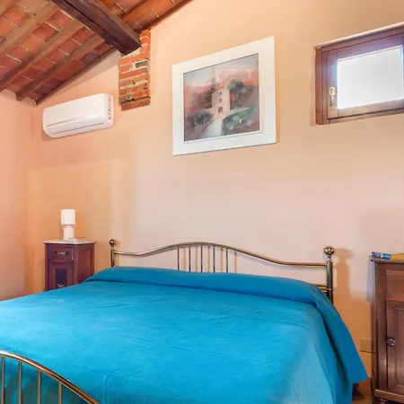 Le Rondini Con Giardino E Piscina Privata * La Croce