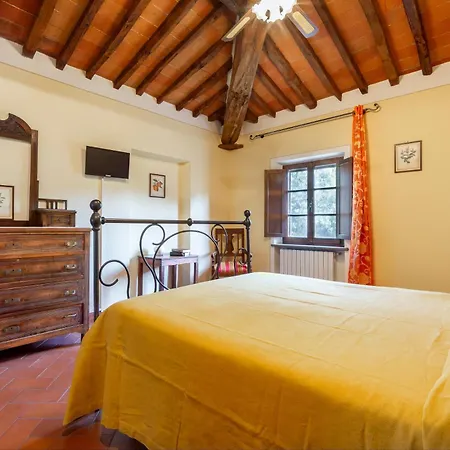 Le Rondini Con Giardino E Piscina Privata La Croce