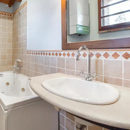 Le Rondini Con Giardino E Piscina Privata La Croce