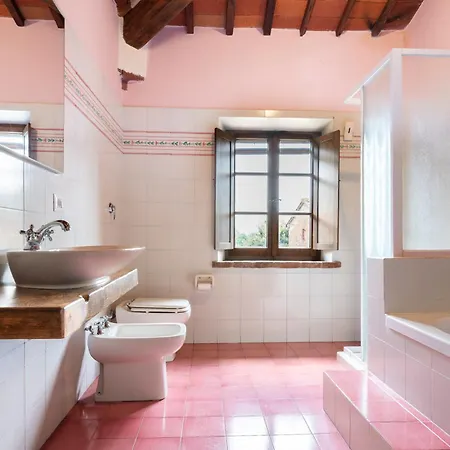 Le Rondini Con Giardino E Piscina Privata La Croce
